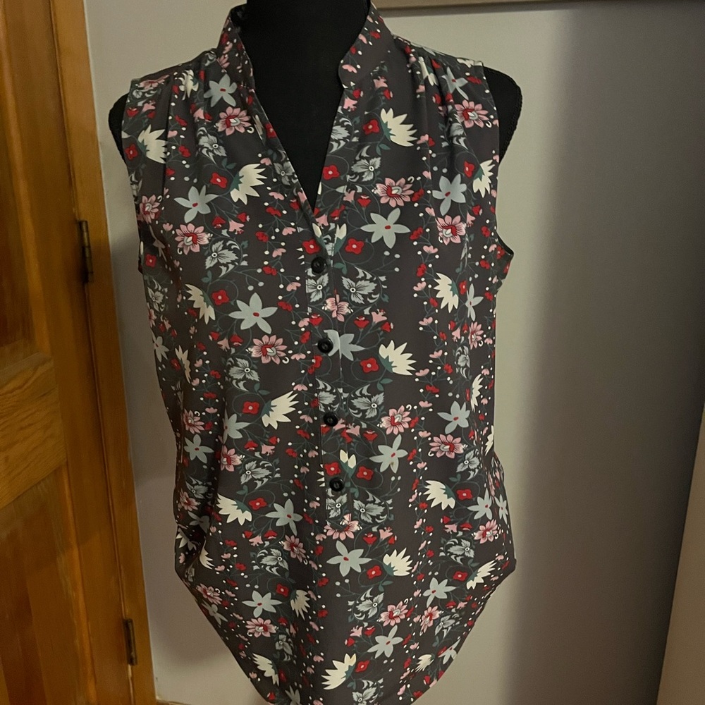 Cabi sleeveless top. Size S‎
